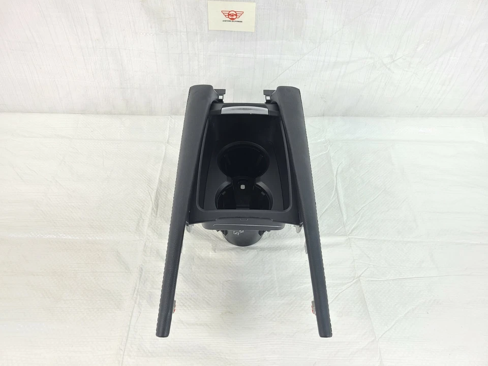 2018 Mazda 3 Center Console Cup Holder OEM - Imagem 2 de 4