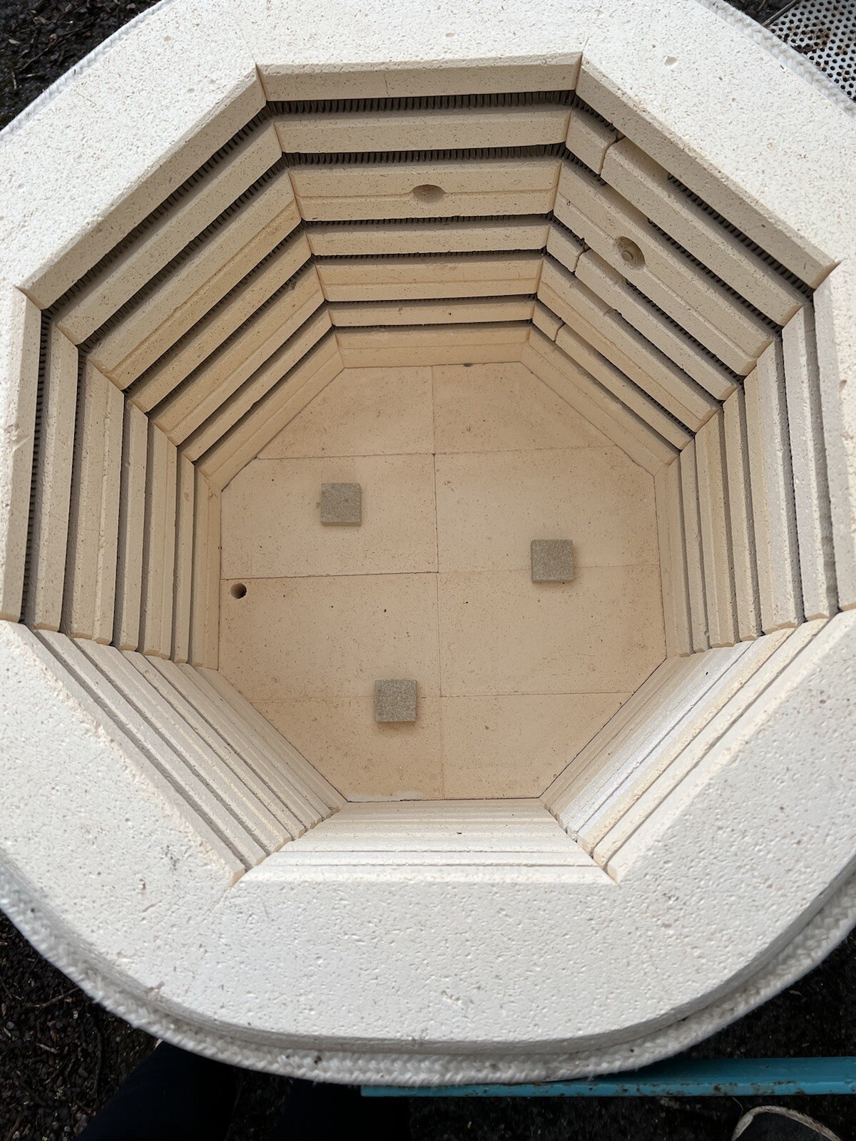 Rohde TE 50 S Kiln, 4 Shelves and lots of kiln furniture. Temp up to