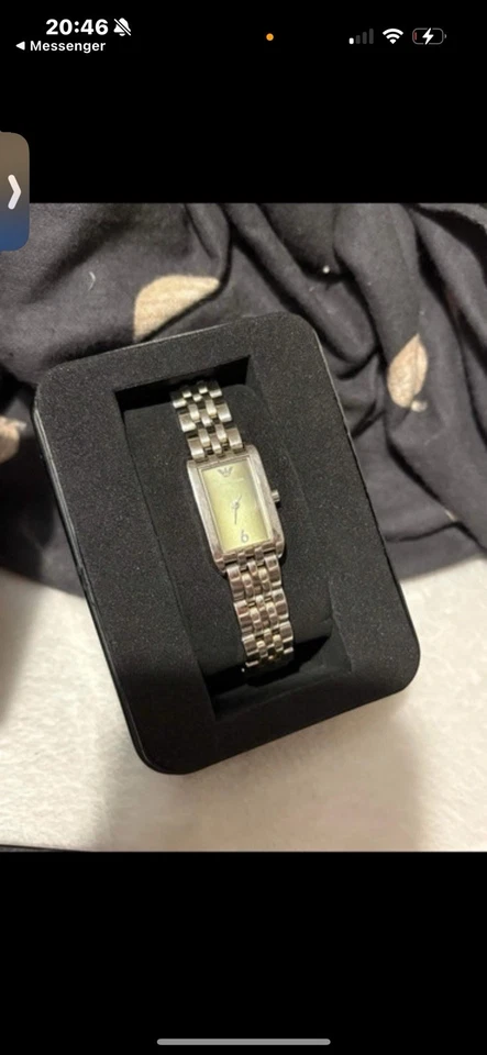 Reloj Tanque Emporio Armani Damas Cuarzo Fecha En Caja Con Fecha - AR0102. Nuevo 🔋. Foto 2 de 4