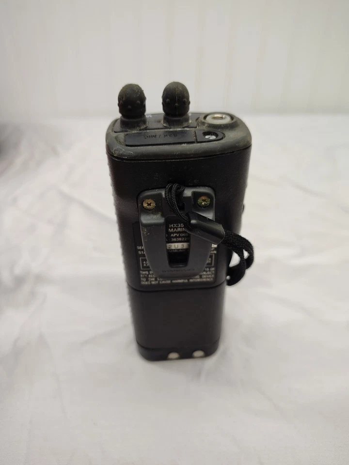 Radio marina sumergible estándar Horizon HX350S VHF sin probar Foto 3 de 4