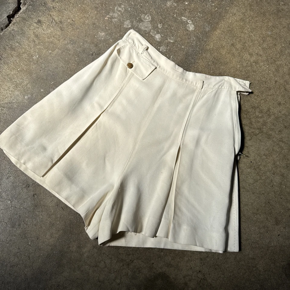 Vintage 1930s White Shorts Bullocks Sportswear Hip Pocket Pleated High Waist - Image 3 of 4