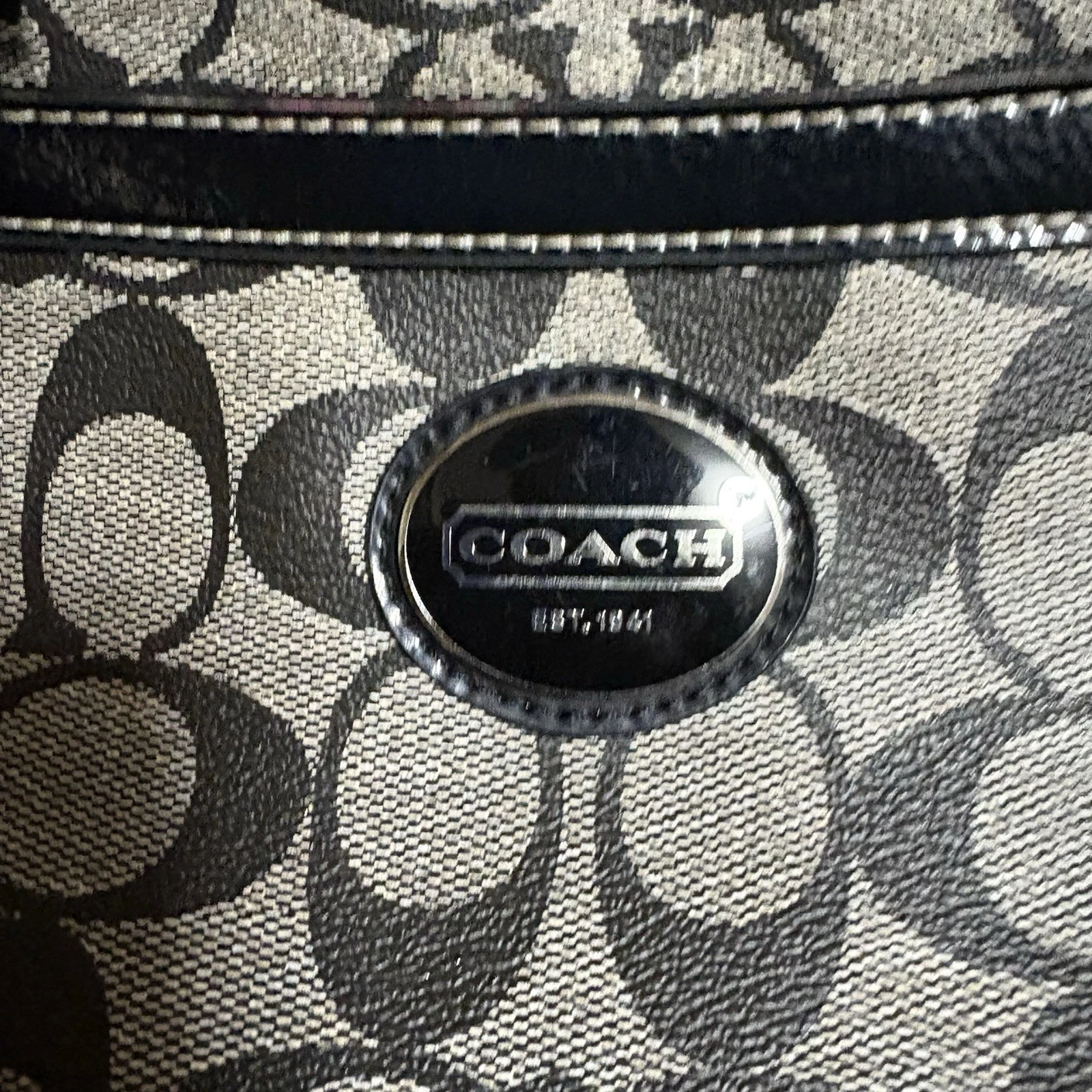 Borsa a tracolla Coach Peyton Signature File F18926 nero fumo e bordo in pelle