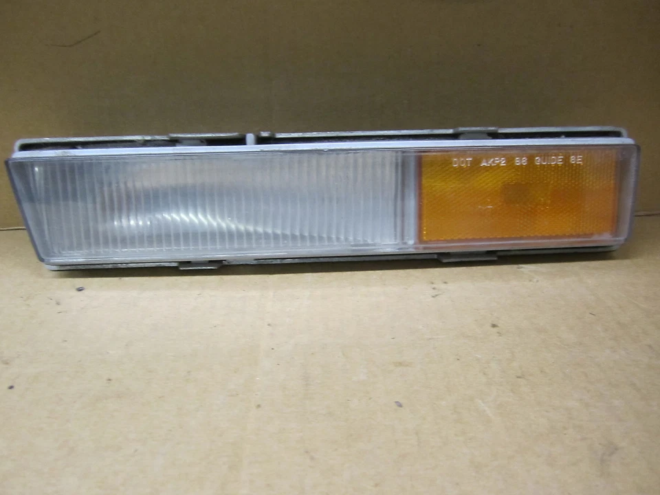 CADILLAC ELDORADO 86-91 SEVILLE 86-91 CORNERING LIGHT MARKER LIGHT PASSENGER - Image 3 of 3
