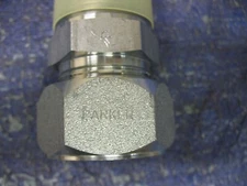 Parker 1.25" Stainless Steel Tubing Compression to Male NPT Pipe Fitting 1-1/4"