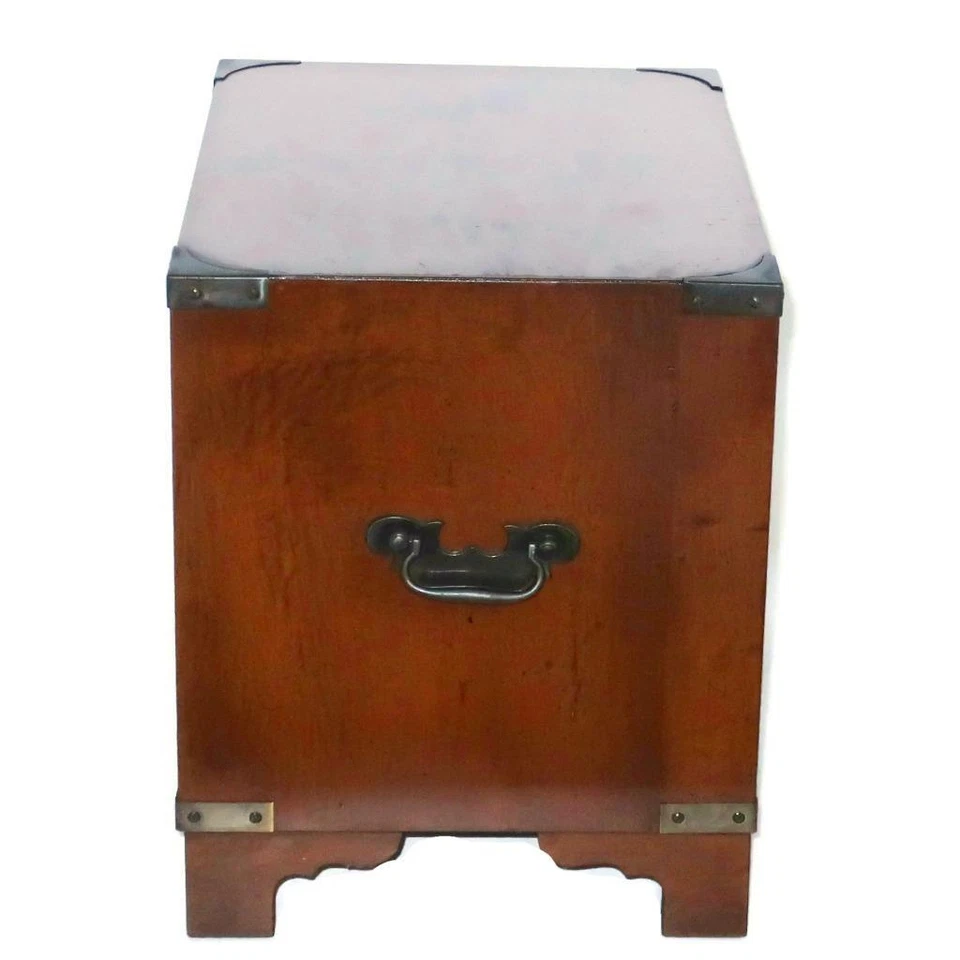 Cómoda o tocador estilo campaña diminuta Heckman Furniture 4 cajones, 14 5/8" Foto 3 de 4