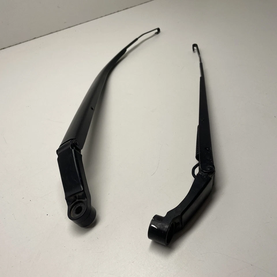 2019 丰田卡罗拉 LE 左右前挡风玻璃雨刮臂套装 2 oem — 第 3/4 张图片