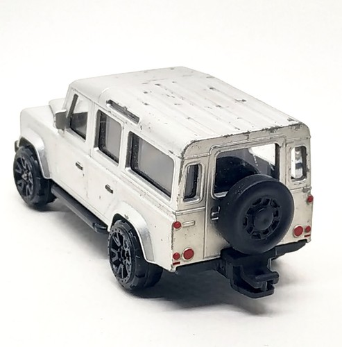 Majorette Land Rover Defender 110 Matte Silver 1:60 (3") Defects 001 - Picture 6 of 8