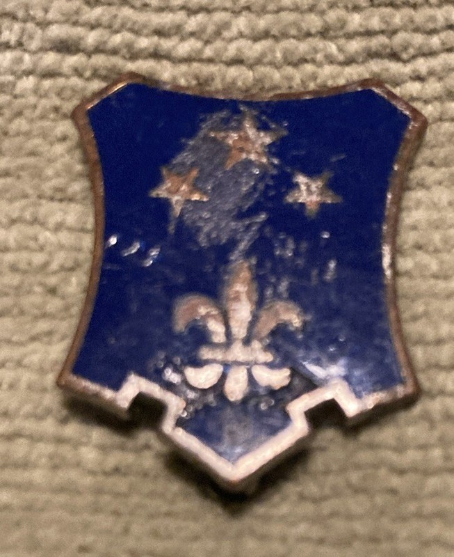 WW2 Era US Army, 351st inf. reg., unit crest, Pinback, Meyer, Scrapped w/o. Lock