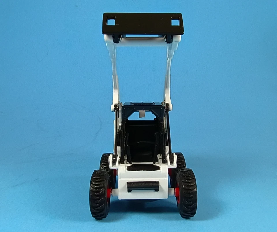 Minicargadora diecast ERTL Britains Bobcat S300 1:32. Foto 4 de 4