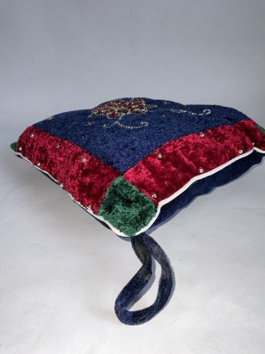 Cuscino natalizio vintage in velluto schiacciato con paillettes Poinsettia 11” x 11” - Foto 7 di 10