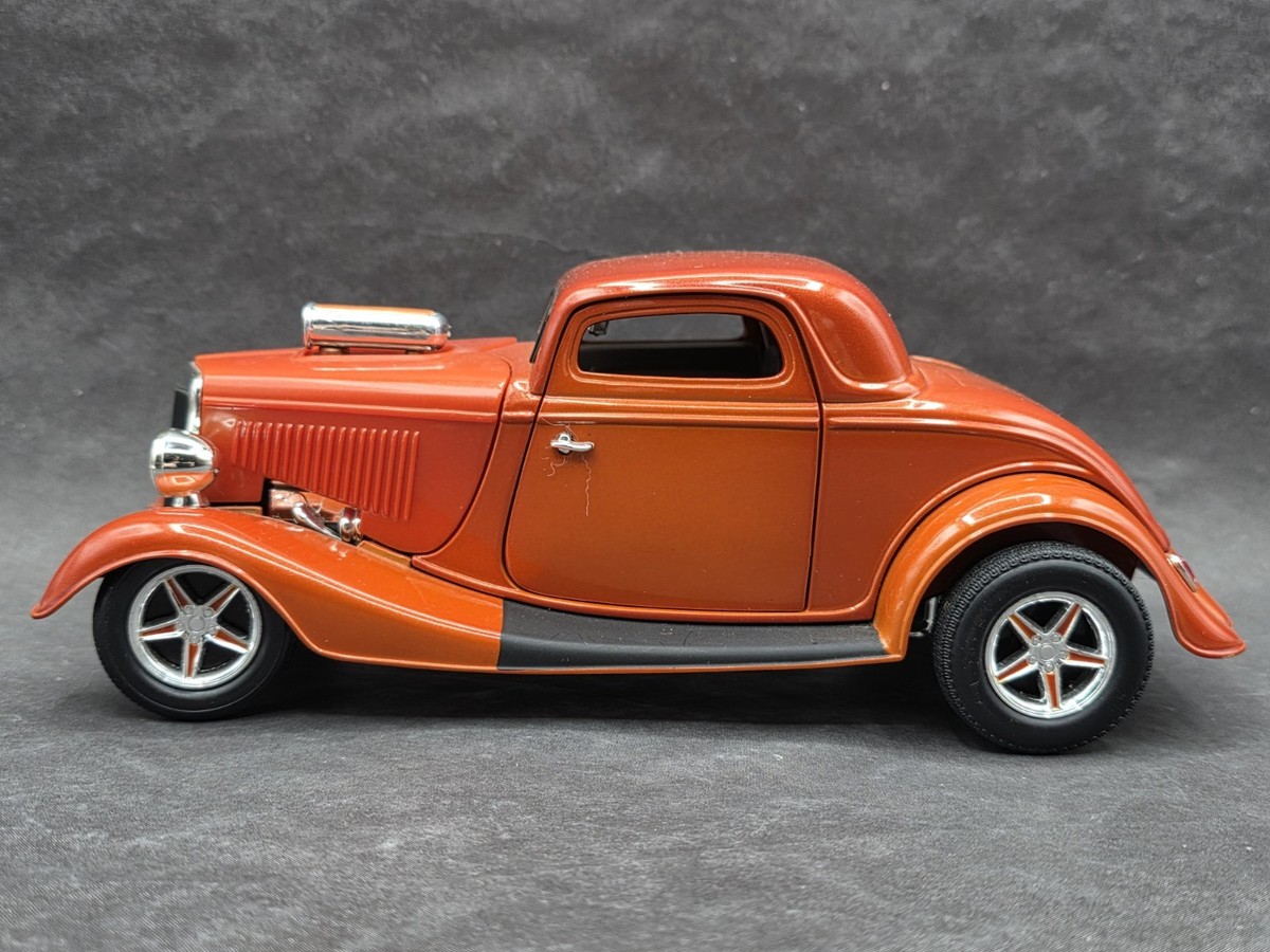 ERTL American Muscle 1934 Ford Coupe Hot Rod 1:18 Scale Diecast