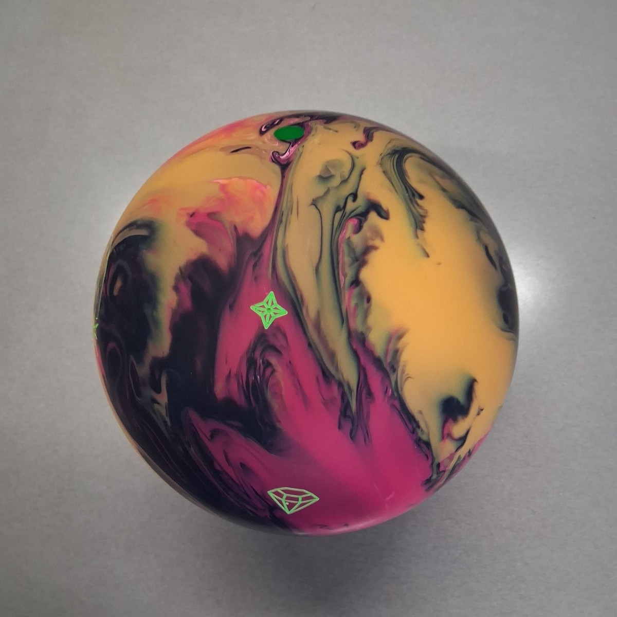 Roto Grip Magic Gem 1ST QUALITY bowling ball 15 LB. NEW IN BOX