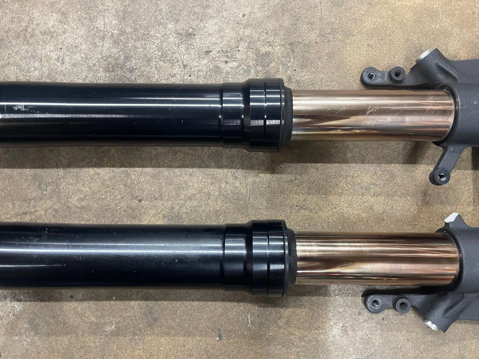 Suspensión horquillas negras izquierda derecha Suzuki GSXR600 GSXR 600 GSXR750 750 2006 2007 Foto 4 de 4