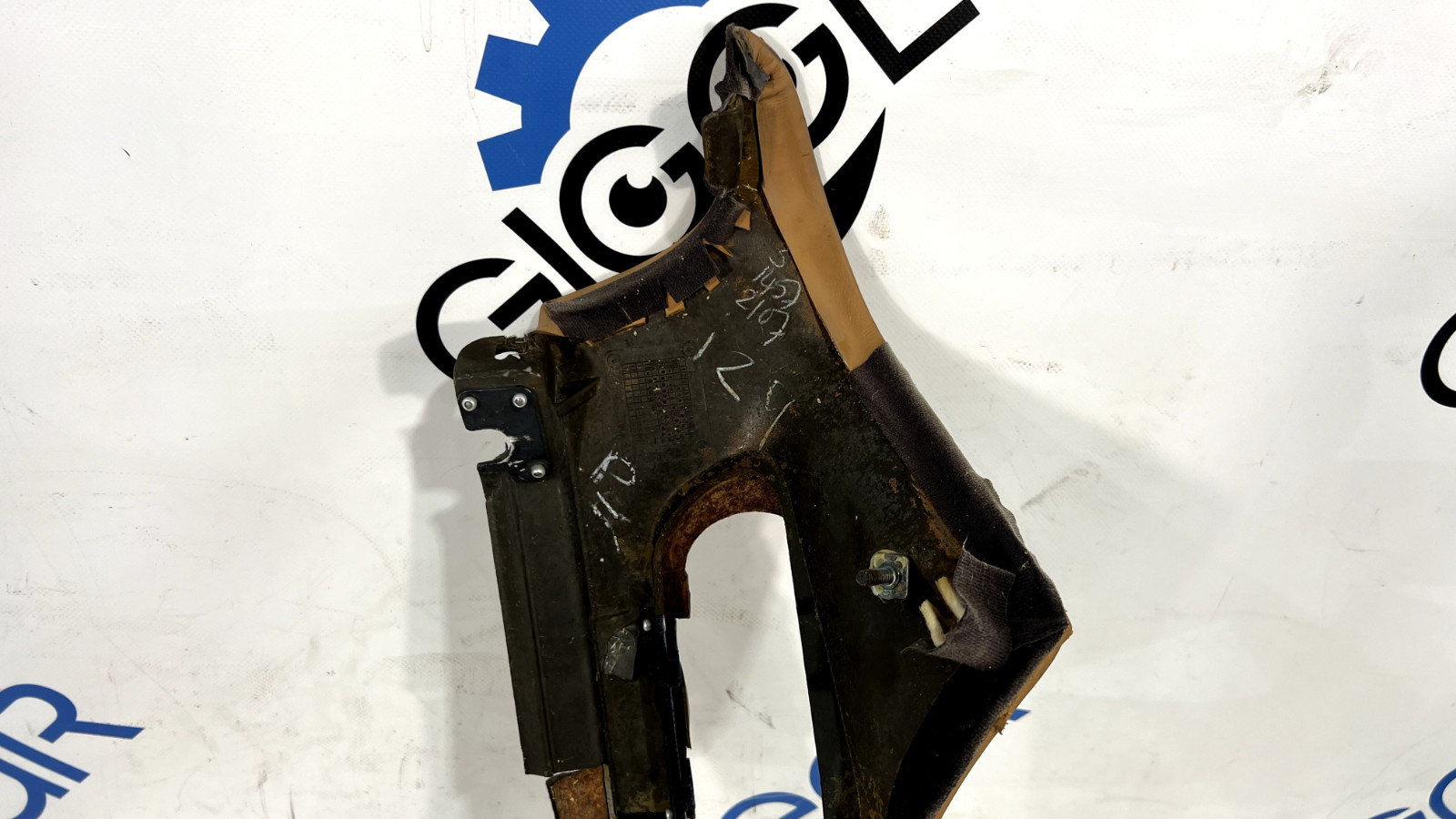 2011 ASTON MARTIN VANTAGE V8 REAR RIGHT MOULDING  6G33-312B10-AD