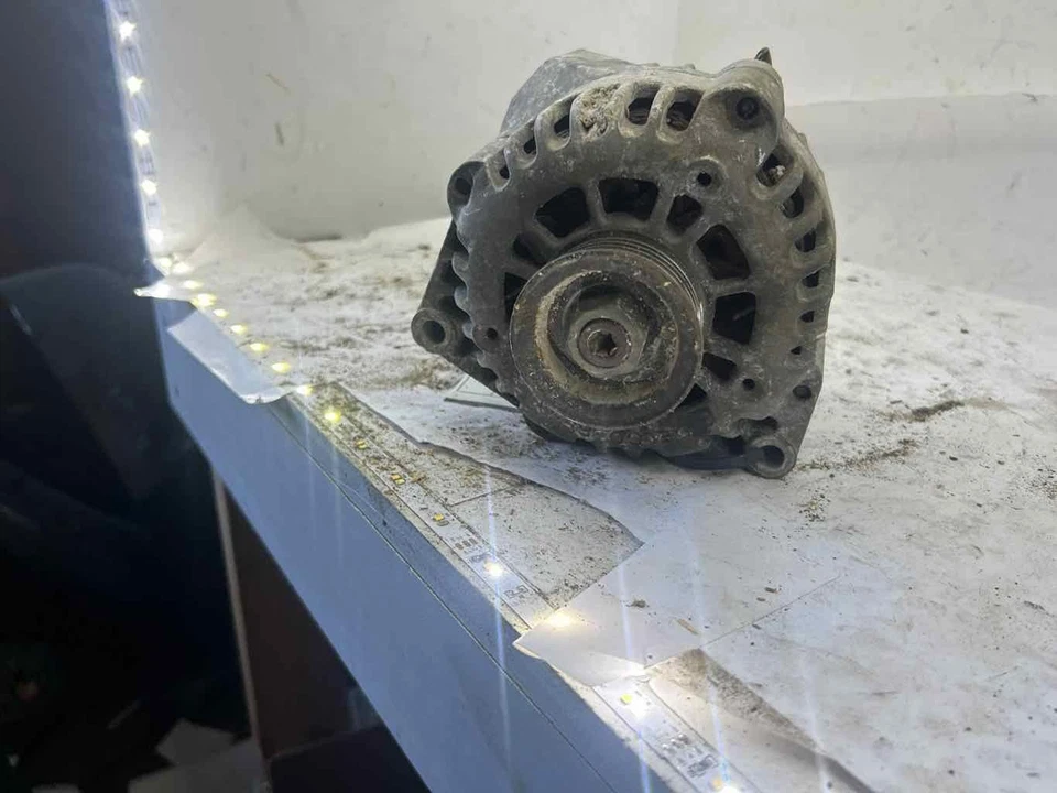 Fits 1996-1999 Chevrolet Suburban 1500 Alternator OEM#:19244779 - Image 2 of 3