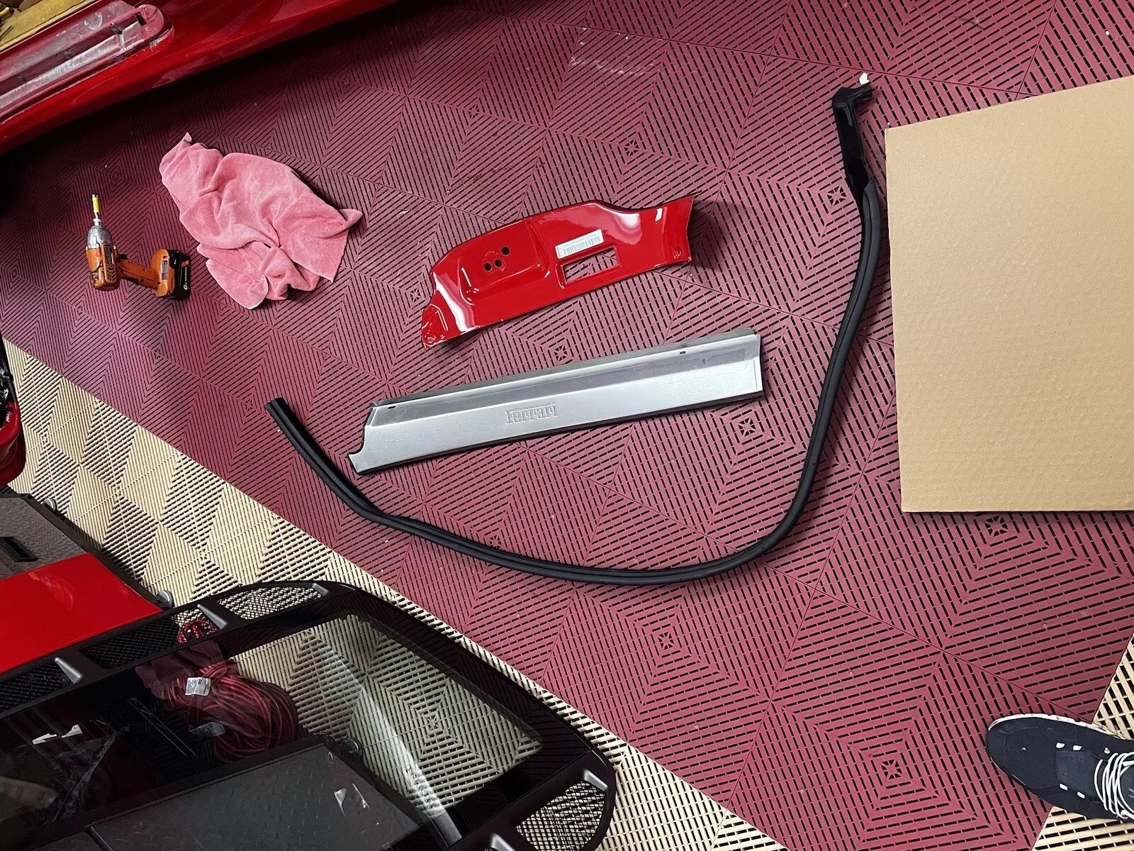 Ferrari F430 Spider - LH Inner Door Jam Pilaster Strip Cover + Moulding 68647811