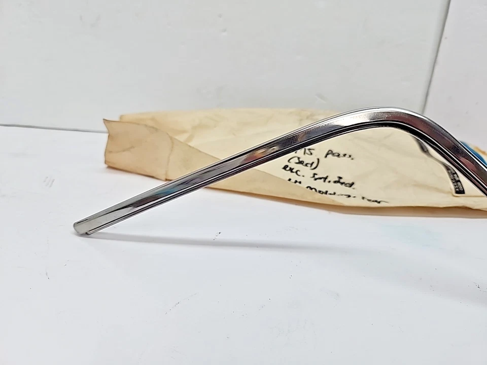 Оригинальная отделка кромок левой задней двери 1744005 1976 Chevrolet Impala (445) из старых запасов - Изображение 2 из 4