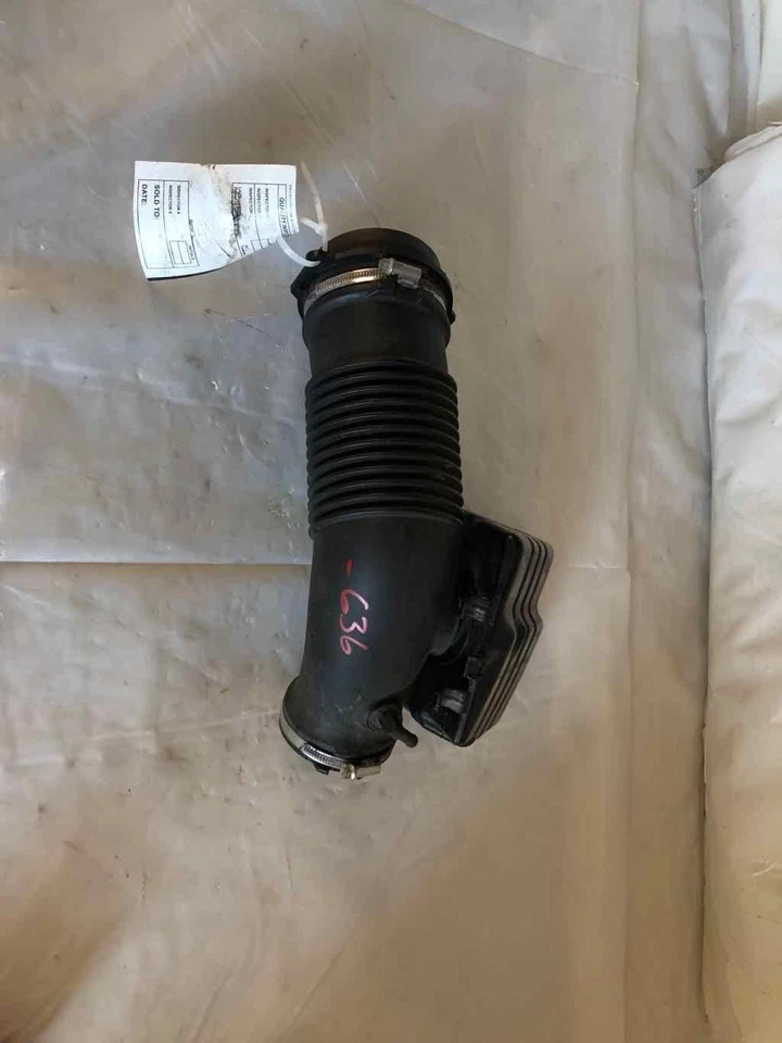 2006 AUDI A6 AVANT QUATTRO Engine Air Intake Tube/Resonator Duct Hose OEM - Image 2 of 4