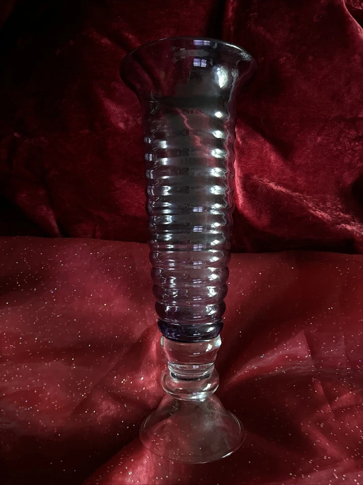 Sexy Mid Century DreamLaventer Kristall Vase mit Fuß Top Zustand 17 cm