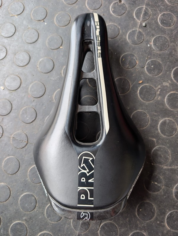 Pro Stealth Carbon Railed Saddle 142mm