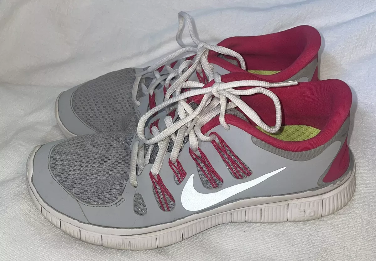 NIKE FREE 5.0 Wolf Grey Pink Force White Size 8 Look Great