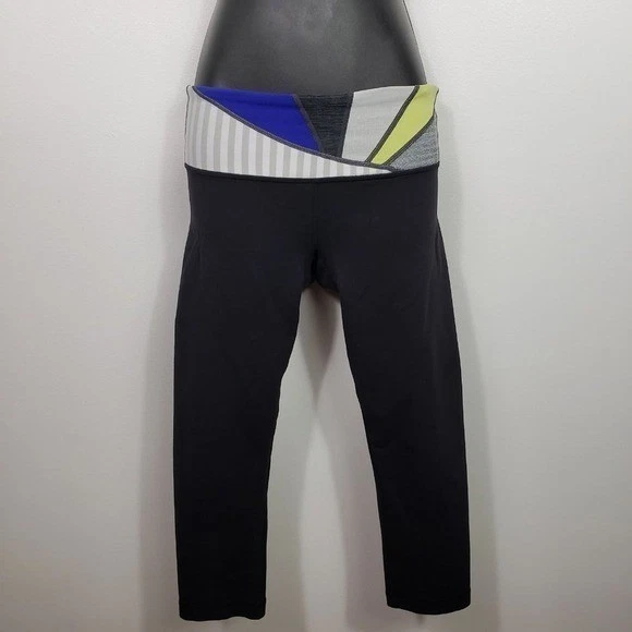 Leggings Cortos Lululemon Negros Estampado Geométrico Cintura Atlética Yoga Talla S Foto 2 de 4