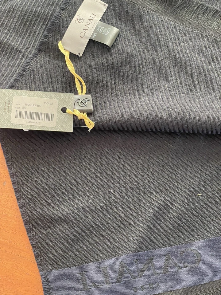 Bufanda canali para hombre azul marino hecha en Italia nueva con etiquetas $295 Foto 4 de 4