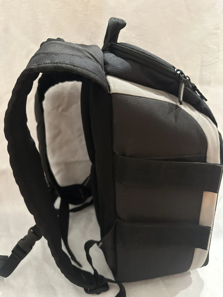 Case Logic Camera Bag Backpack 15” for Nikon, Canon, Sony + other DSLR Camera's - Image 3 of 4