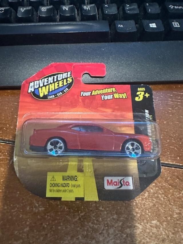 2012 Maisto Adventure Wheels Land-Sea-Air 2008 Dodge Challenger