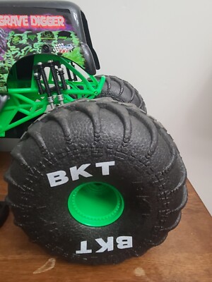 Grave Digger MEGA All-Terrain RC 1:6 Scale MONSTER Jam Truck With