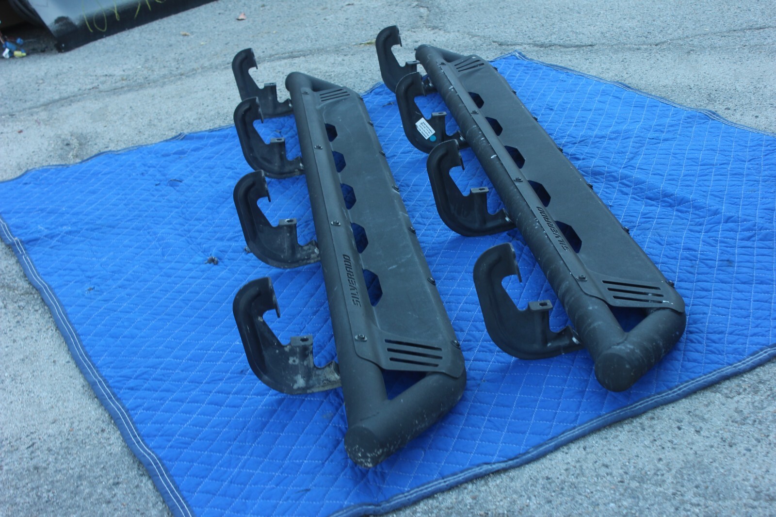 19-24 SILVERADO SIERRA SPORT MOLDED GROOVES RUNNING BOARD ASSEMBLY  