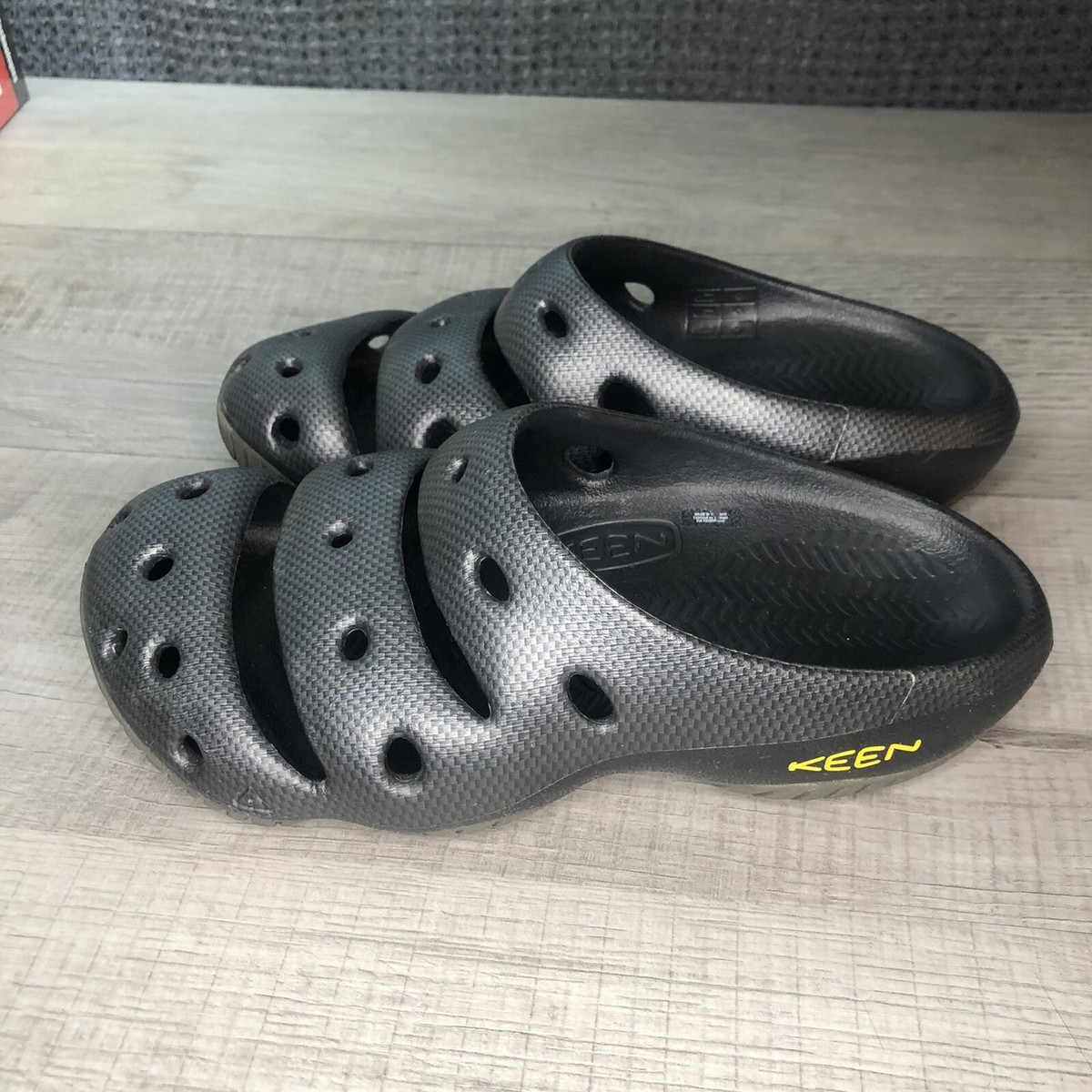 Keen Yogui Arts‎ Men\'s Slip on Clogs Sandals size 10 Graphite 1002036 KEEN WOMEN main image 2