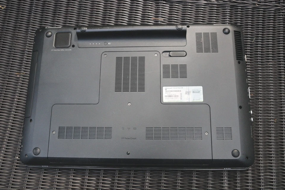 HP PAVILION DV7 17.3" Triple-Core 2.10GHz 16GB RAM 500 Rojo WD HDD Windows 10 Pro Foto 2 de 4