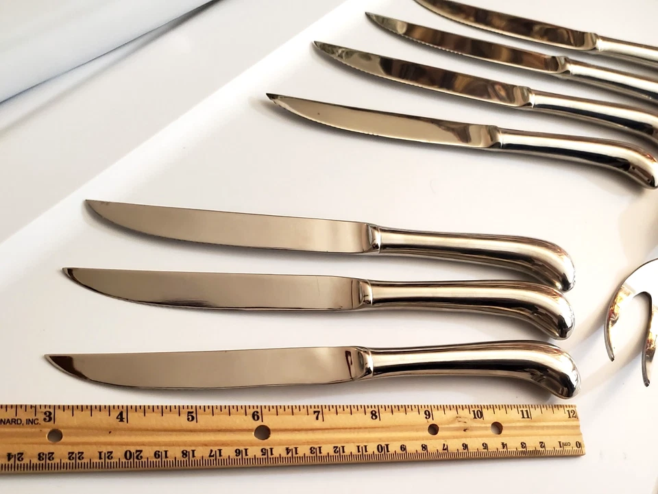 JUEGO DE TALLA DE ACERO INOXIDABLE (Cuchillo y Tenedor) y 7 CUCHILLOS PARA CARNE - Excelente estado Foto 4 de 4