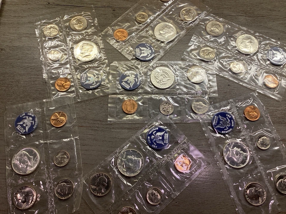 1965 Special Mint Set in Sealed Cello from U.S. Mint 1 Set 080425 12c - Image 3 of 4