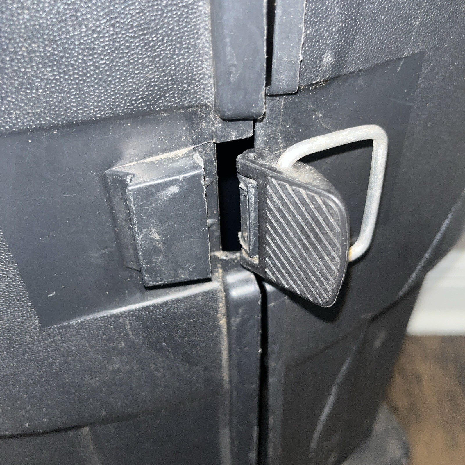 Golf Guard Hard Shell Rolling Golf Club Travel Case 3 Latch TSA