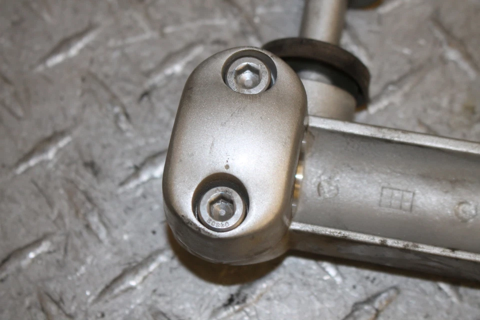 2007 YAMAHA ROYAL STAR 1300 XVZ1300CT TOUR DELUXE HANDLEBAR RISERS - Imagem 3 de 4