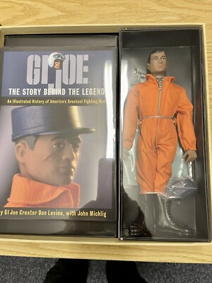 G.I. Joe アクションパイロット マスターピースエディション Hasbro GI Joe Masterpiece Edition African American Pilot W/ Book