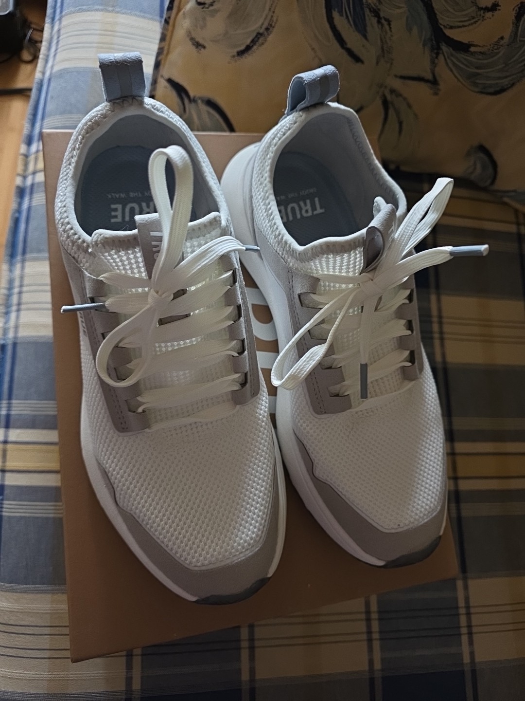 Mens 7/women's 8.5 New!!