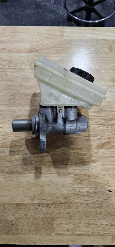 2008 Mini Cooper S R56 R57 R55 R58 R59 R60 Brake Master Cylinder w Tank 6786585 - Image 2 of 4