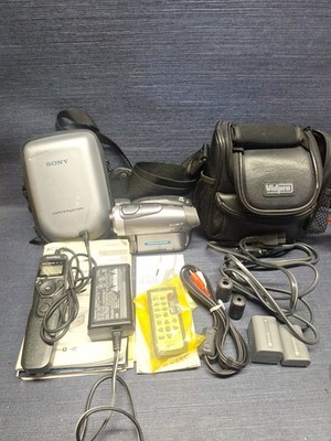 Sony Handycam Carl Zeiss Vario-Sonnar Night Shot 120x DCR-DVD403 W/ Case & Extra