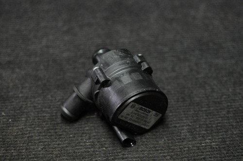 Volkswagen Jetta 5C6 2.0 TDI 110kW Zusatzwasserpumpe 5Q0121599AL 2014