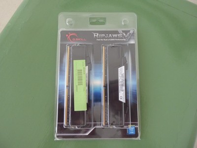 32GB G.Skill Ripjaws V DDR4-3200 PC4-25600 F4-3200C16D-32GVK CL16-18-18-38 1.35V