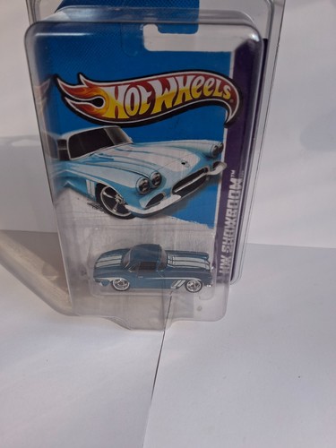Hot Wheels 2013 Super Treasure Hunt ‘62 Corvette HW Showroom 207/250 Real Riders