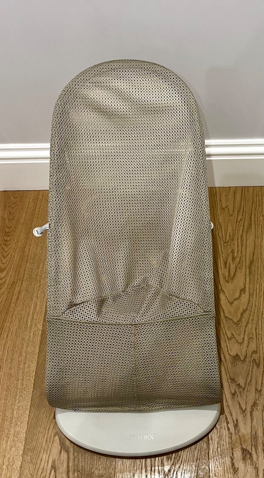 Immaculate Baby Bjorn Bliss bouncer in soft mesh with Soft Friends toy