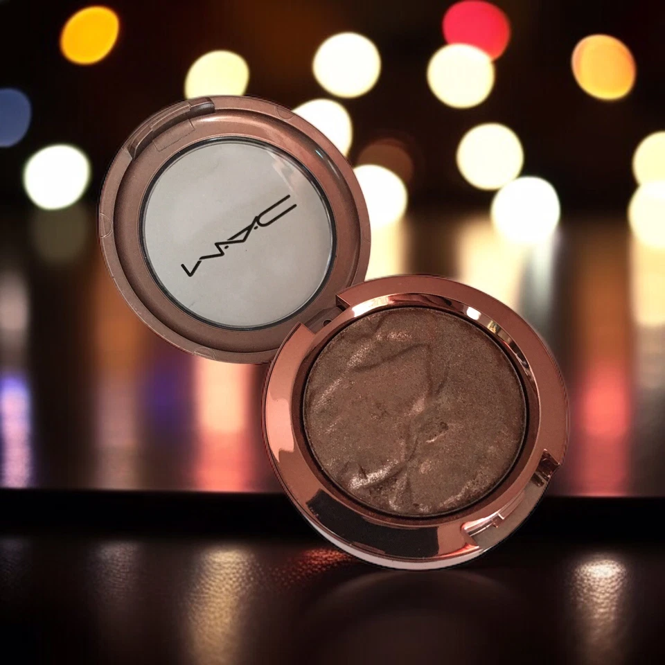 MAC Limited Edition FOILED EYESHADOW - Shade: MONACO-CO - 0.1oz/3g Made in Italy - Image 3 of 4