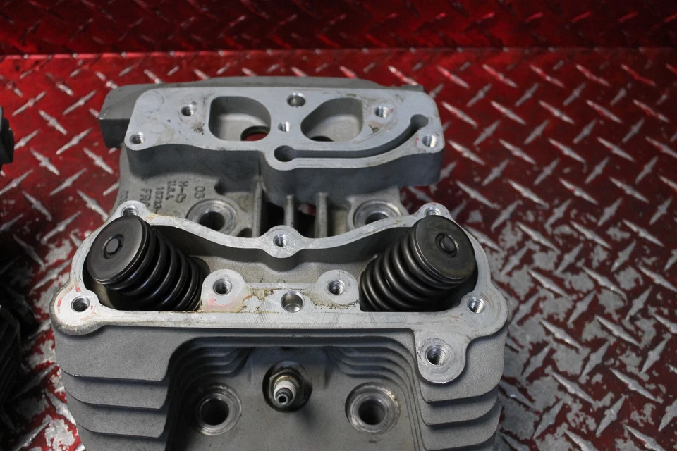 Harley Electra Glide 2006 OEM culatas delanteras y traseras 1999-2006 EG115 Foto 2 de 4