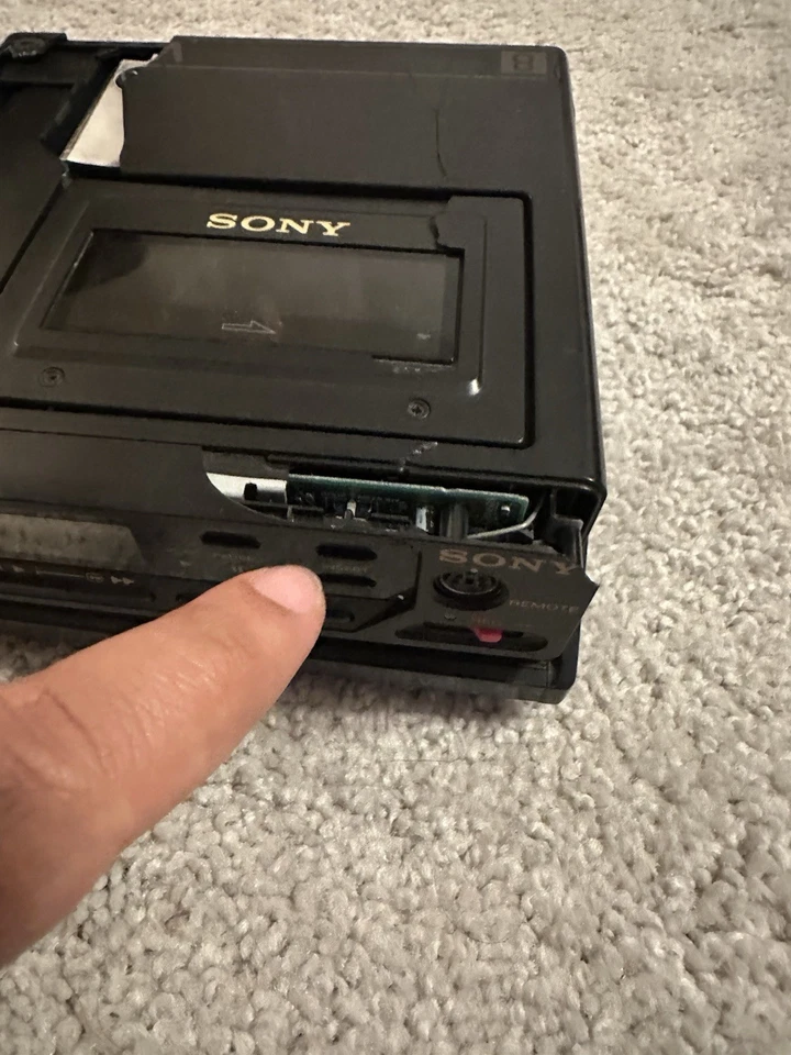 Sony EV-C8u 8mm Video Cassette Recorder Unit W/ Power Supply For PARTS ONLY - Image 3 of 4