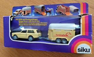 Siku 1917 Range Rover with Horse Box.