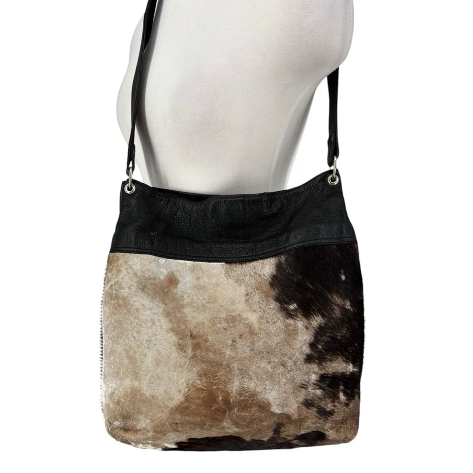 Bandolera grande bohemia vintage de cuero de vaca occidental pelo de becerro Foto 2 de 4